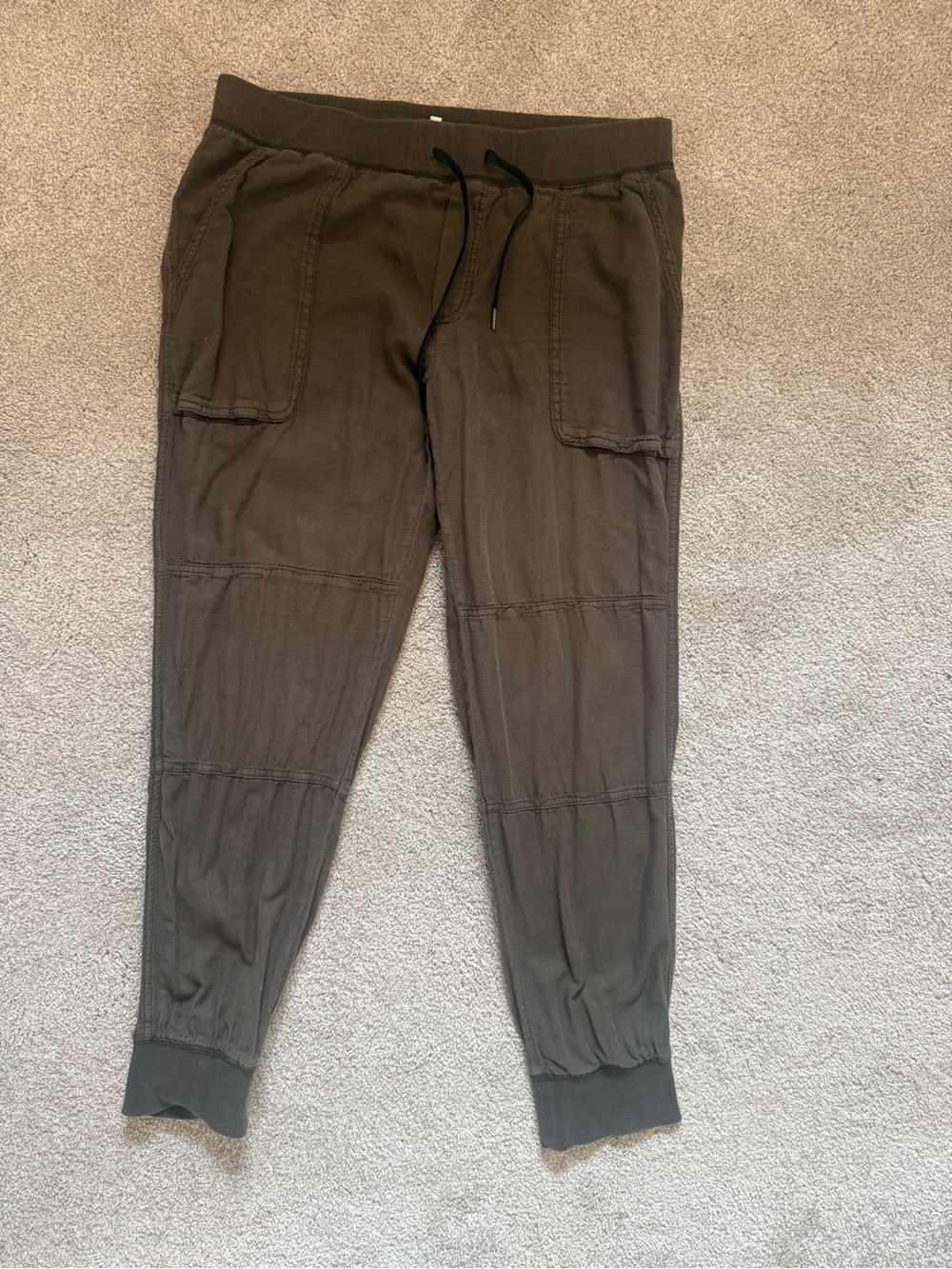 Women’s Cropped Olive Drawstring Jogger Pants